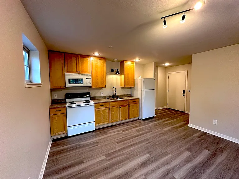 901 Spruce St #D — Photo 2