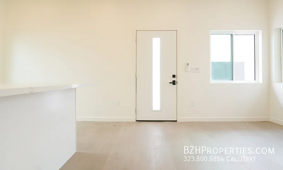 Bright 2 Bed + 2 Bath with In-Unit Laundry and Central AC — Photo 4