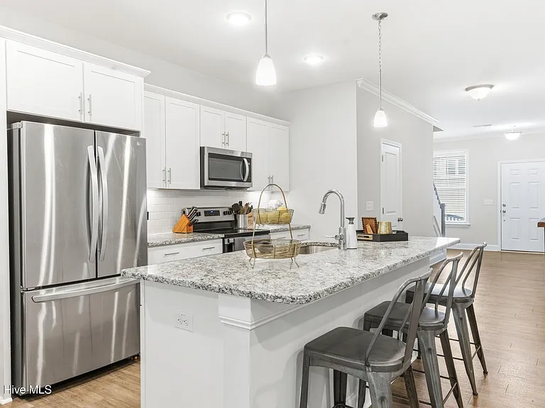 4406 Finch Ln — Photo 7