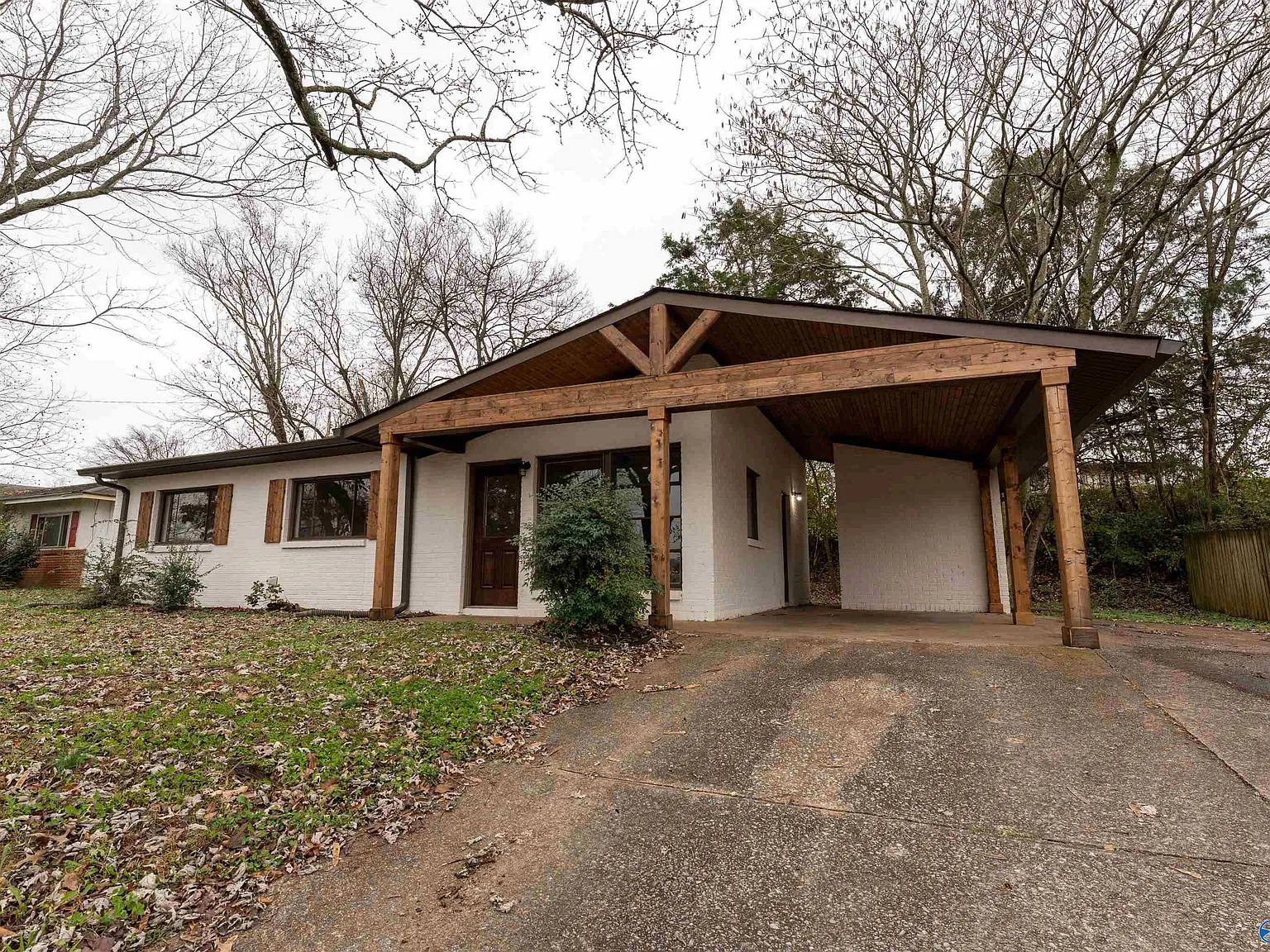 3 bed, 1.0 bath, 1023 sqft, $1,300 — Photo 2