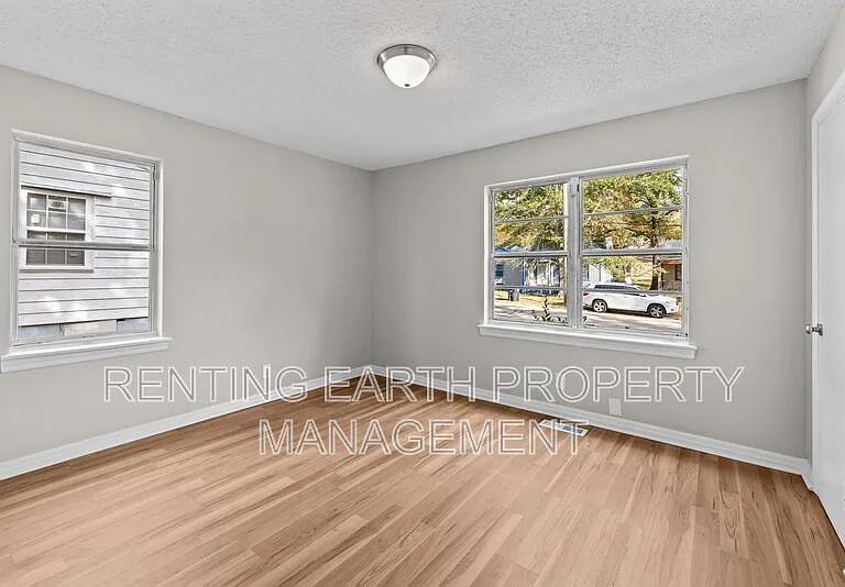 7404 Paris Ave — Photo 12