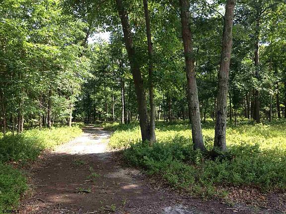 3rd image of 750 Railroad Blvd