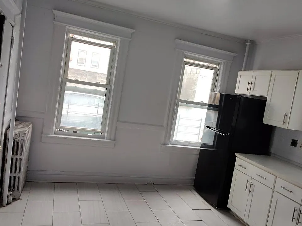 34 Ellis Ave #1