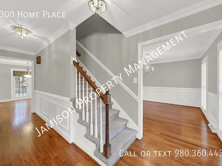 1300 Home Pl — Photo 4