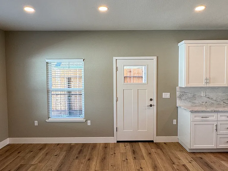1307 Cahill Ave — Photo 1