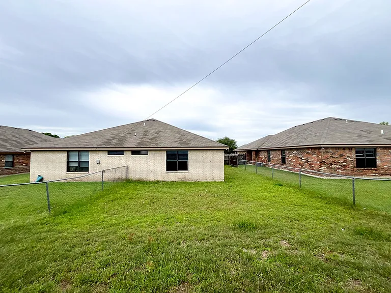 1305 Nicholas Cir — Photo 32