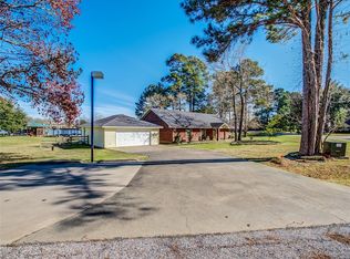 355 Lake Dr, Onalaska, TX 77360