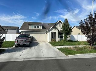 548 W Theater Ln, Hermiston, OR 97838