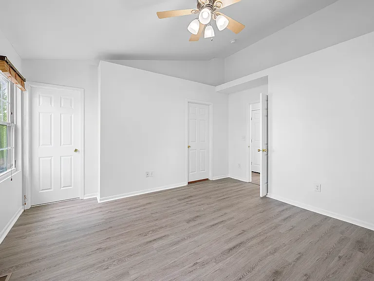 4035 Redroyal Ave — Photo 22