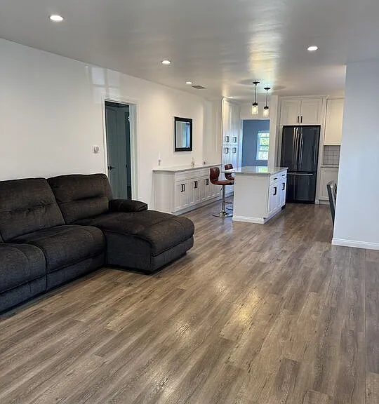 446 N California St — Photo 12