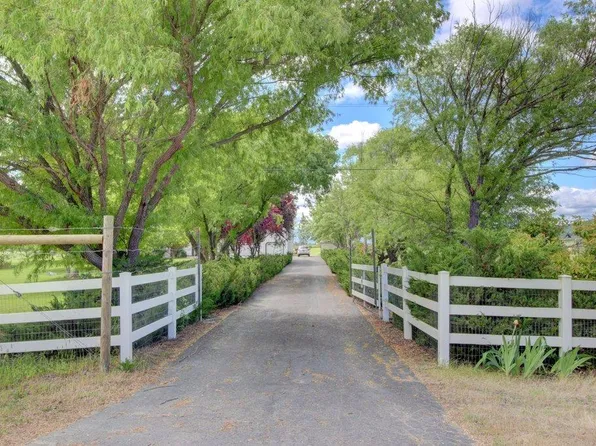 1001 Juliet Ave, White City, OR 97503