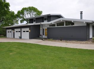 6 S Western Ave, New Hampton, IA 50659