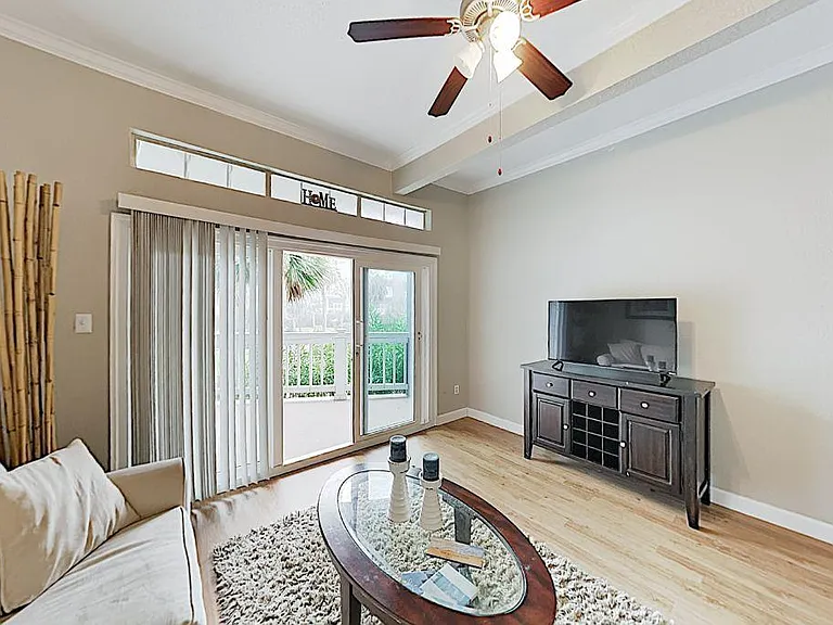 The Oceanfront Galveston Apartments — Photo 27