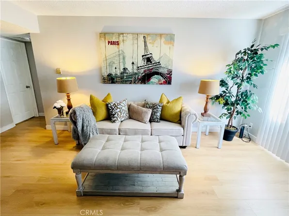 8541 La Salle St Unit 13, Cypress, CA 90630