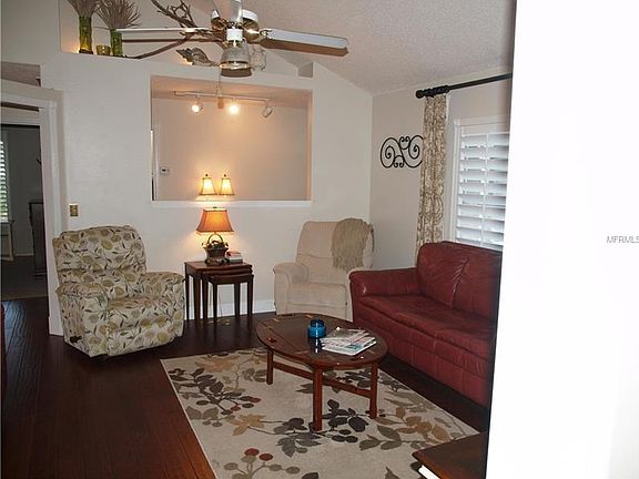 4th image of 653 Lake Dr
