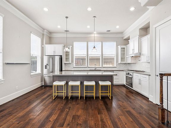 4th image of 9614 Riddlewood Ln