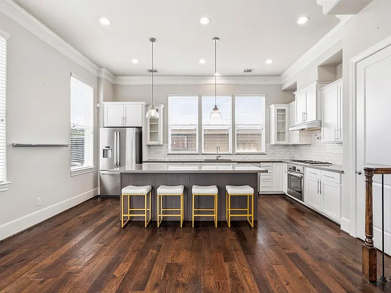 9614 Riddlewood Ln — Photo 4