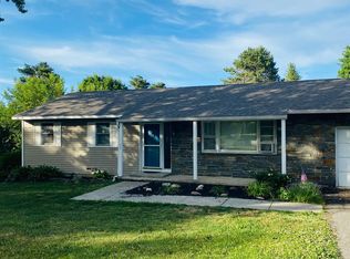 32 Berkshire Dr, East Greenbush, NY 12061