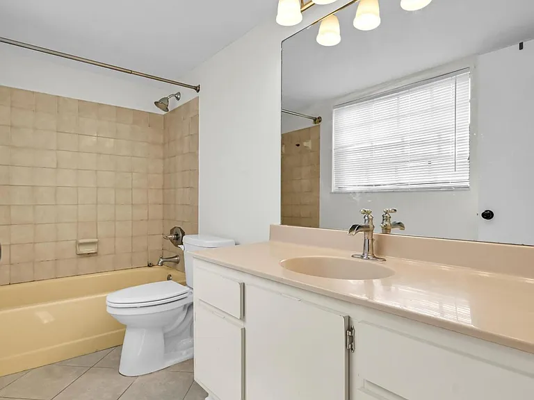 2013 NE Collins Cir #50 — Photo 11