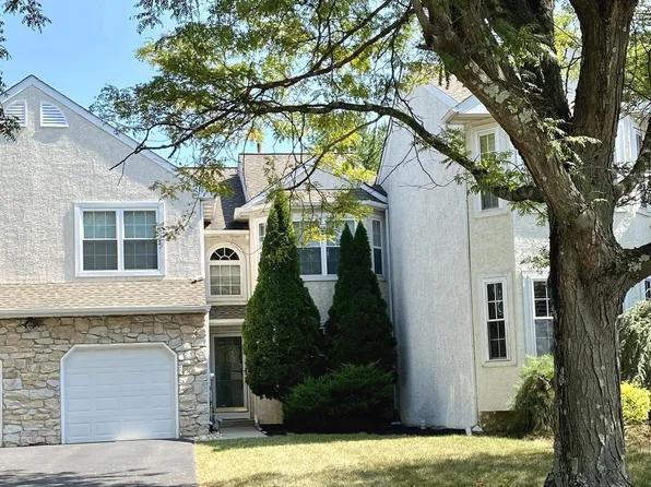 209 Primrose Ln, Maple Glen, PA 19002