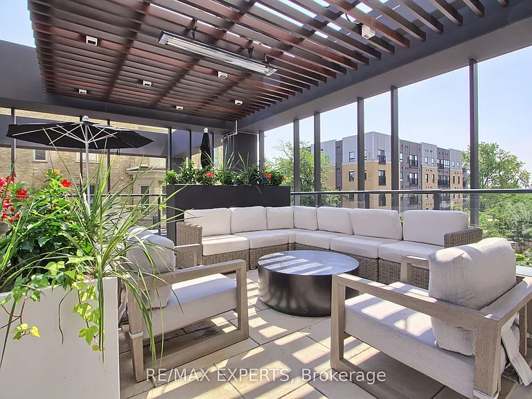 741 King St W #103 — Photo 44