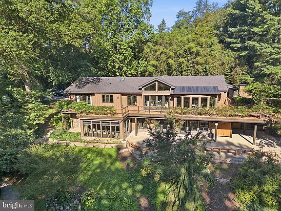 5th image of 21151 Woodfield Rd