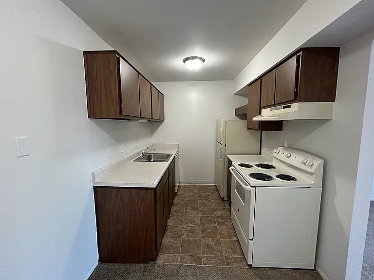 Charter Oaks Apartments — Photo 58