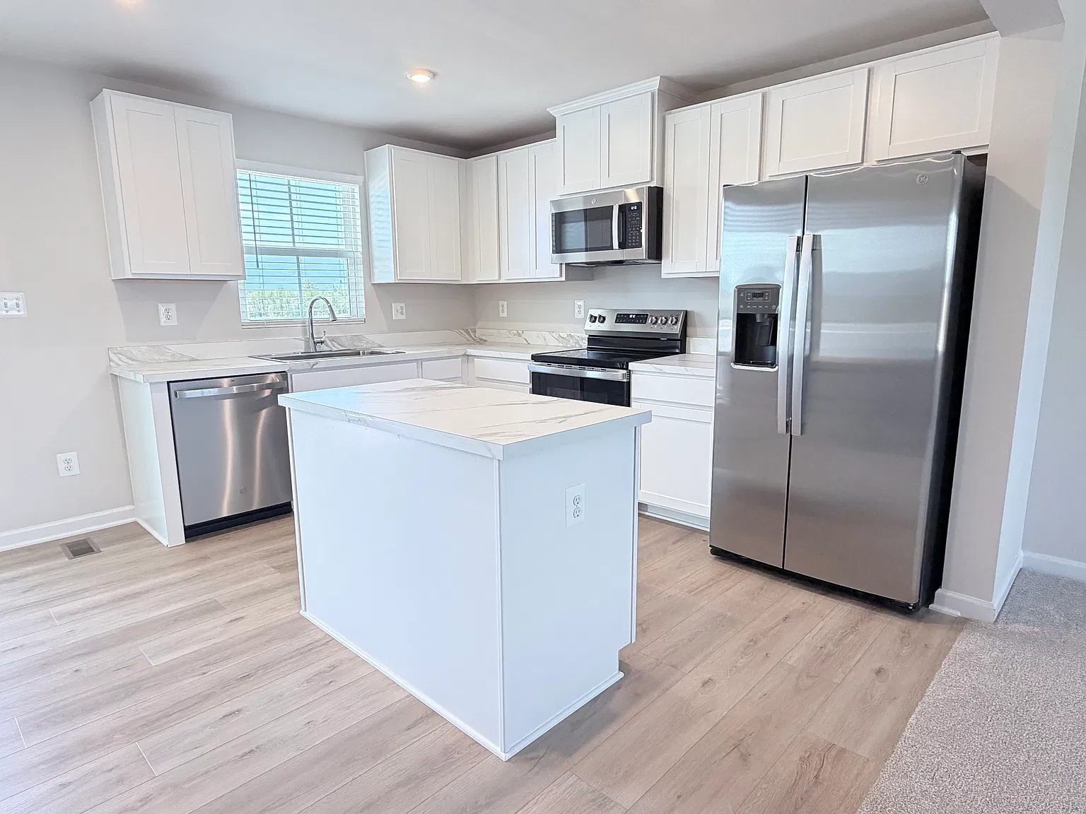 3 bed, 2.5 bath, 1830 sqft, $1,950 — Photo 4