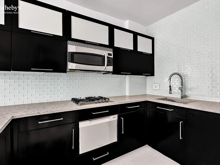 234 W 20th St #4A — Photo 5