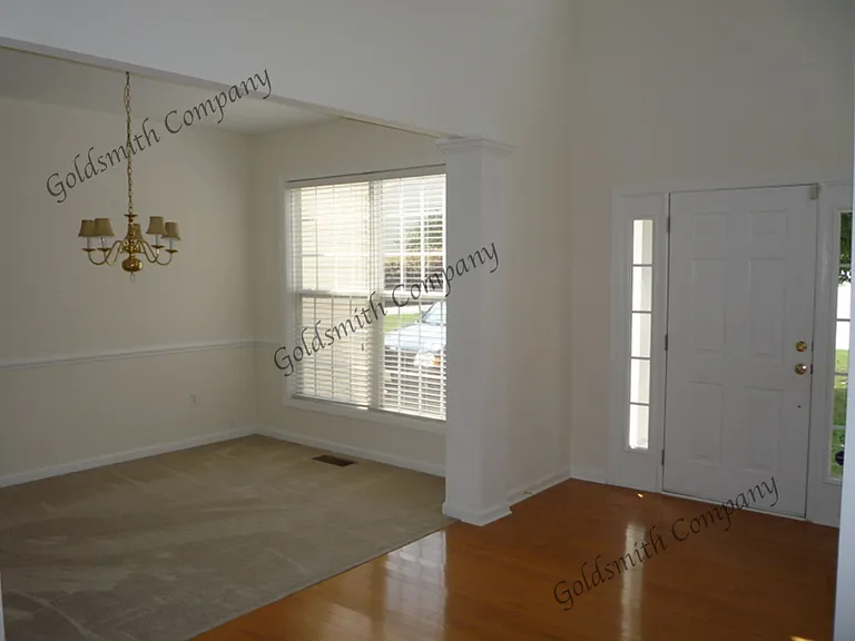 528 Collingsworth Ln — Photo 2