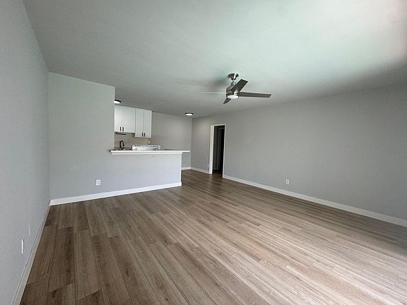 5th image of 11255 Moorpark St #9
