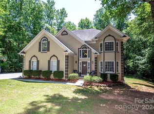 4048 Whisperwood Ct, Matthews, NC 28104