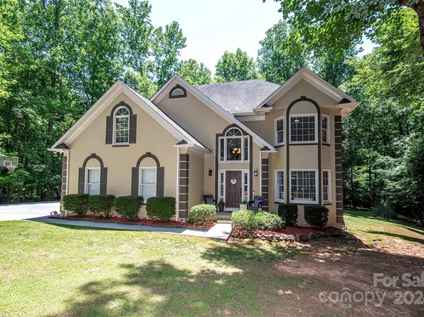 4048 Whisperwood Ct, Matthews, NC 28104