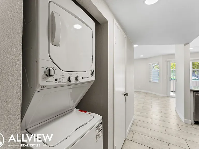 2418 Huntington Street — Photo 11