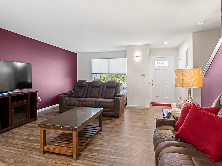 90 Mannie Ct — Photo 4