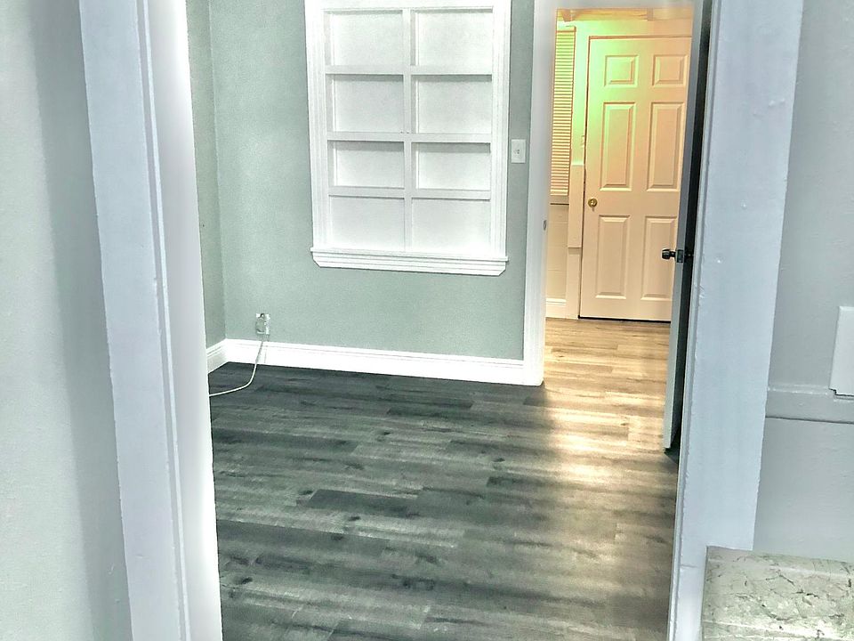 2nd image of 920 22nd St