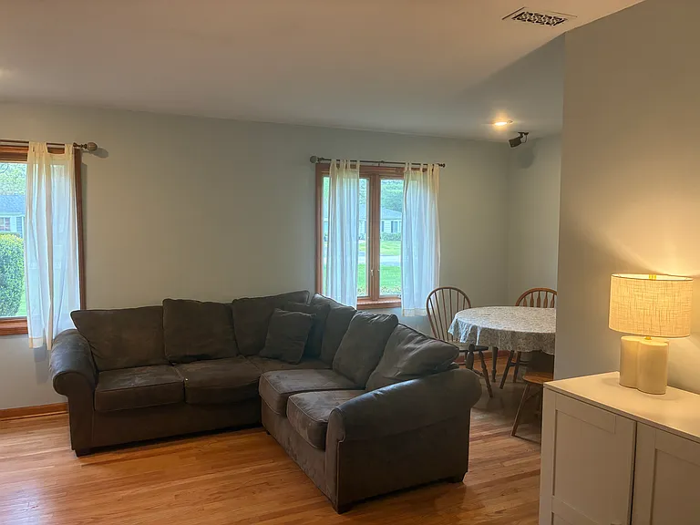 7915 Howard Ave — Photo 12