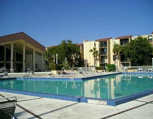 1799_promenade_at_kendale_lakes_pool