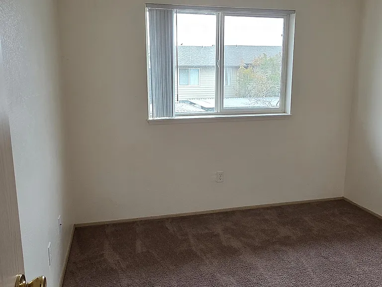 Brittany Crossing Apartments — Photo 29