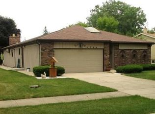 4304 Peacock Ln, Rolling Meadows, IL 60008