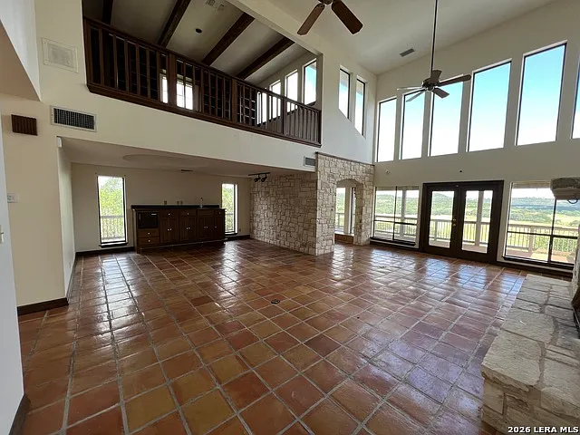 3 bed, 3.5 bath, 4087 sqft, $4,000 — Photo 4
