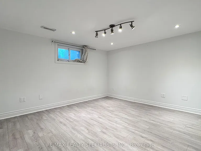 131 Searle Ave #BASEMENT — Photo 24