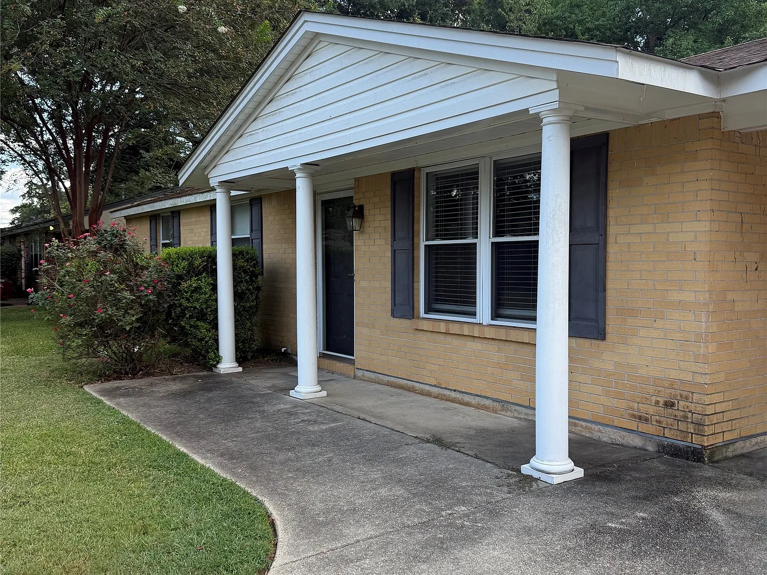 3 bed, 1.5 bath, 1100 sqft, $1,500 — Photo 2