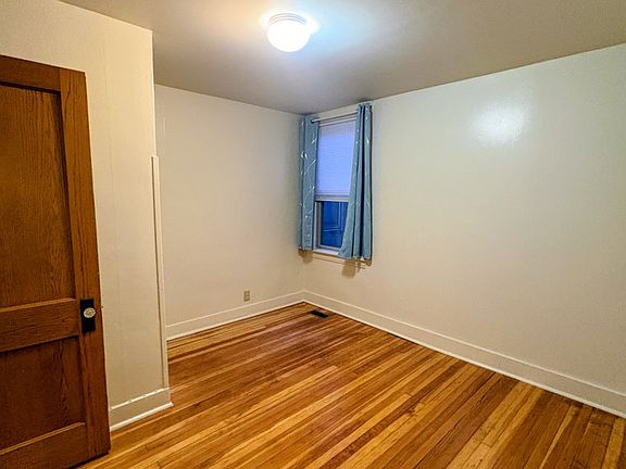 5th image of 1603 Davis Ave APT 4