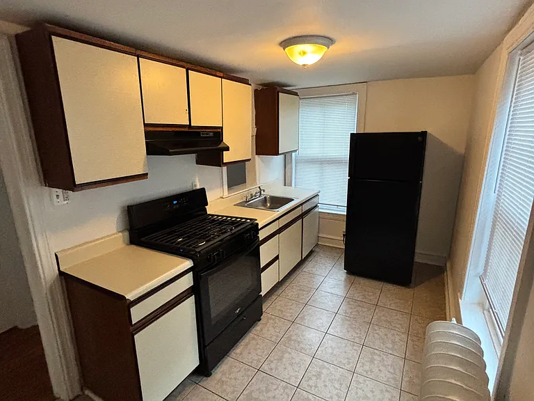 107 W Harvey St #3W — Photo 2