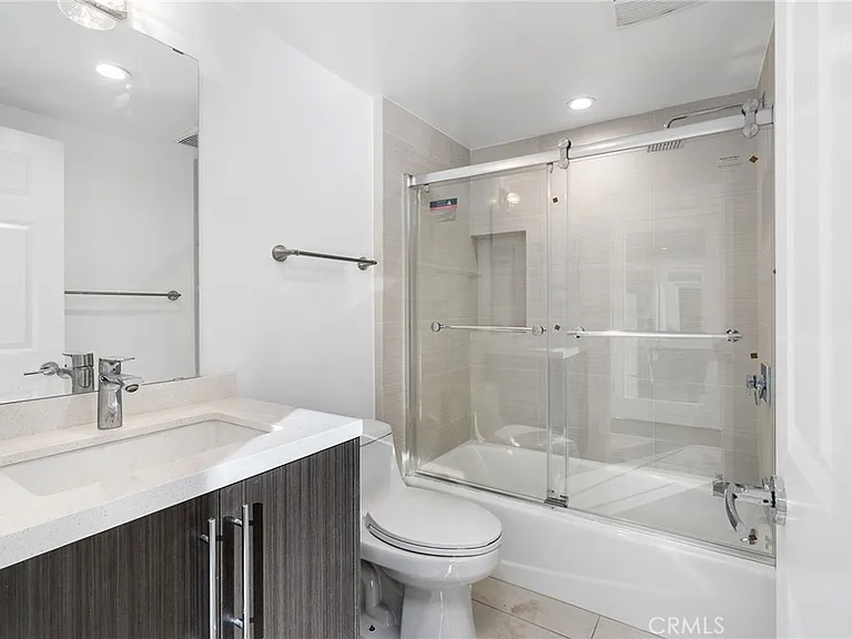 22904 Calvert St — Photo 45