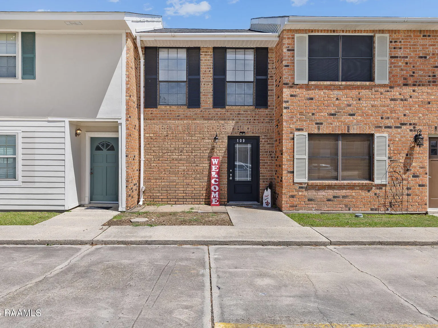 2 bed, 1.5 bath, 1150 sqft, $1,100 — Photo 1