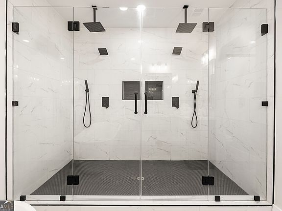 5th image of 2633 Yale Ter