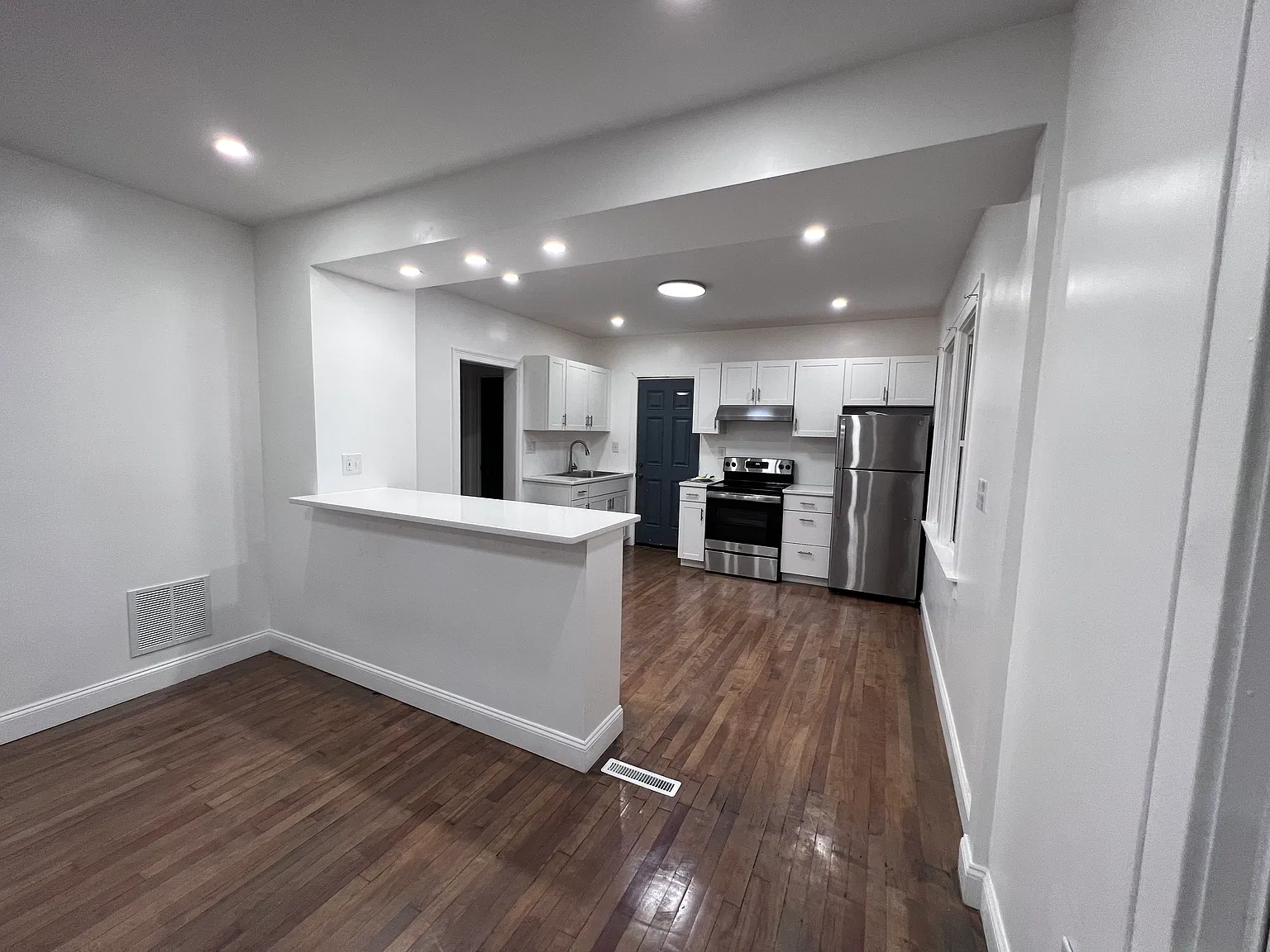 3 bed, 1200 sqft, $1,450 — Photo 4