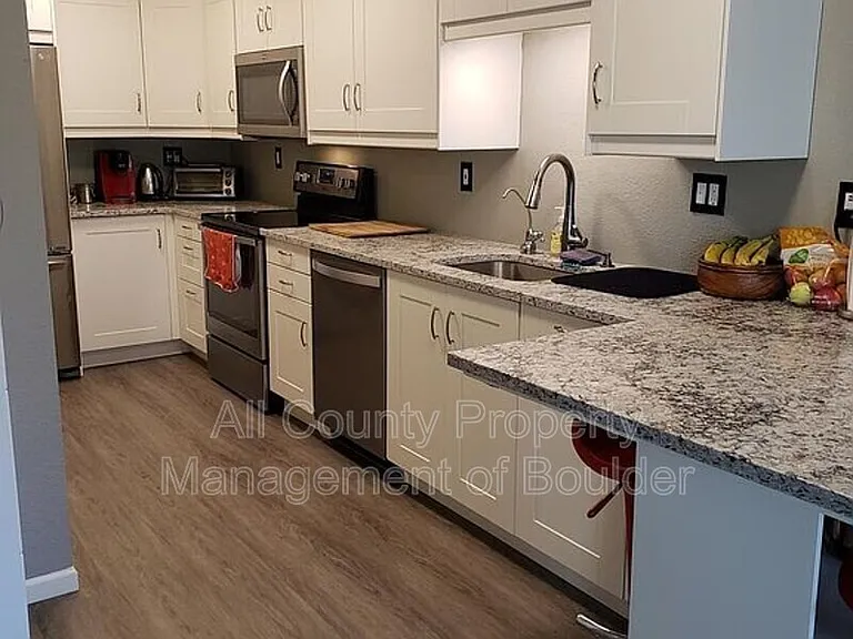 1808 Centaur Cir — Photo 3